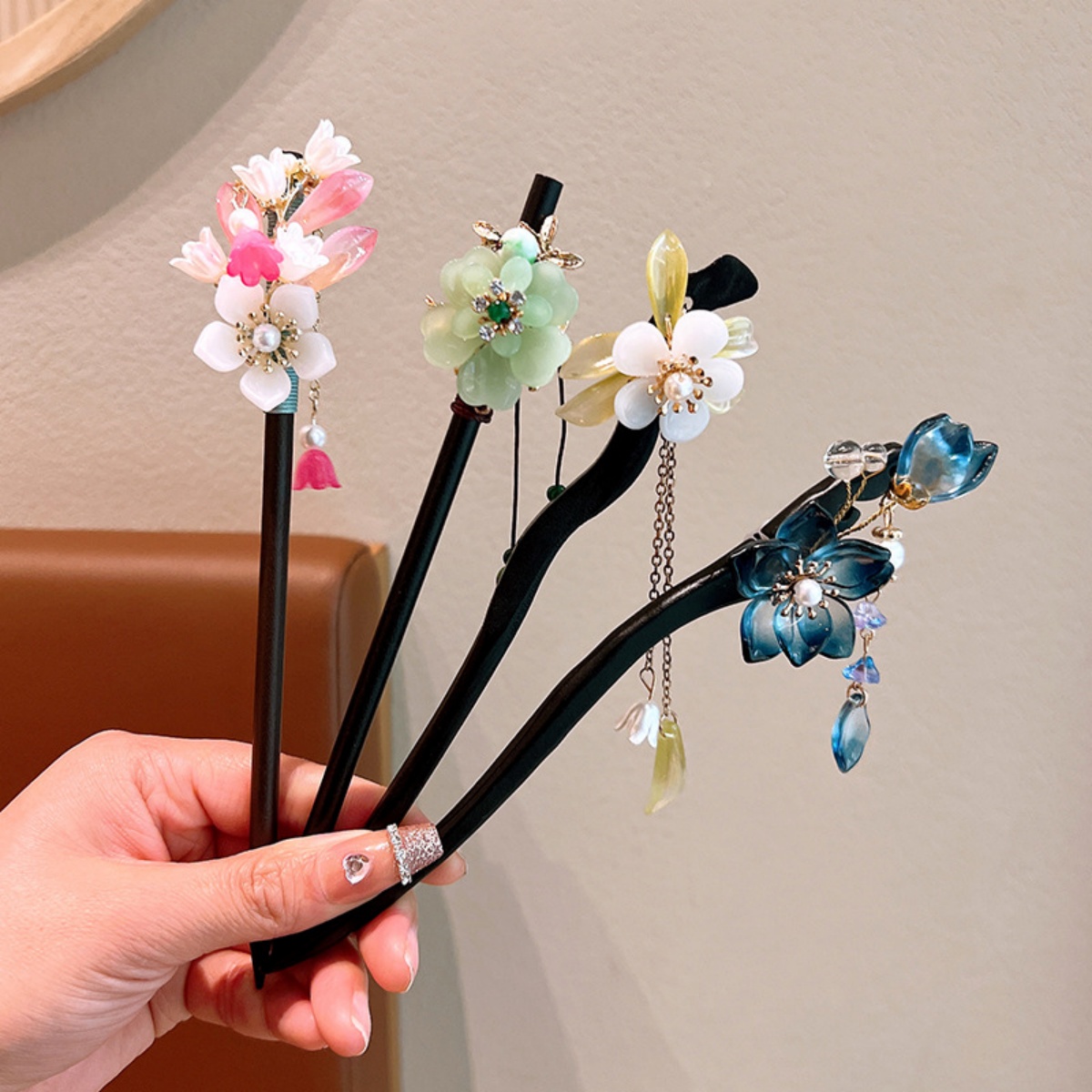 Prachtige bloem kwastje houten - Vintage Fashion Shop recensie en prijs